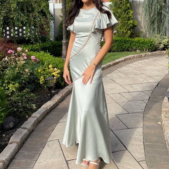 Mint Green Gown - Picture 1 of 8